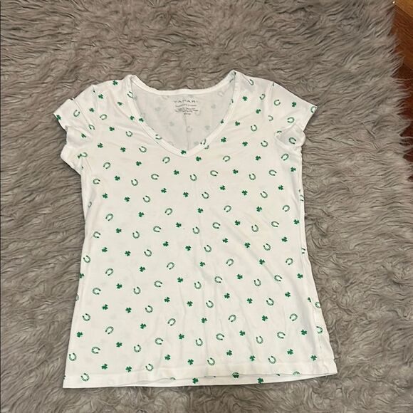 Tahari women’s white and green clover and horseshoe Pima cotton tshirt - Picture 1 of 5